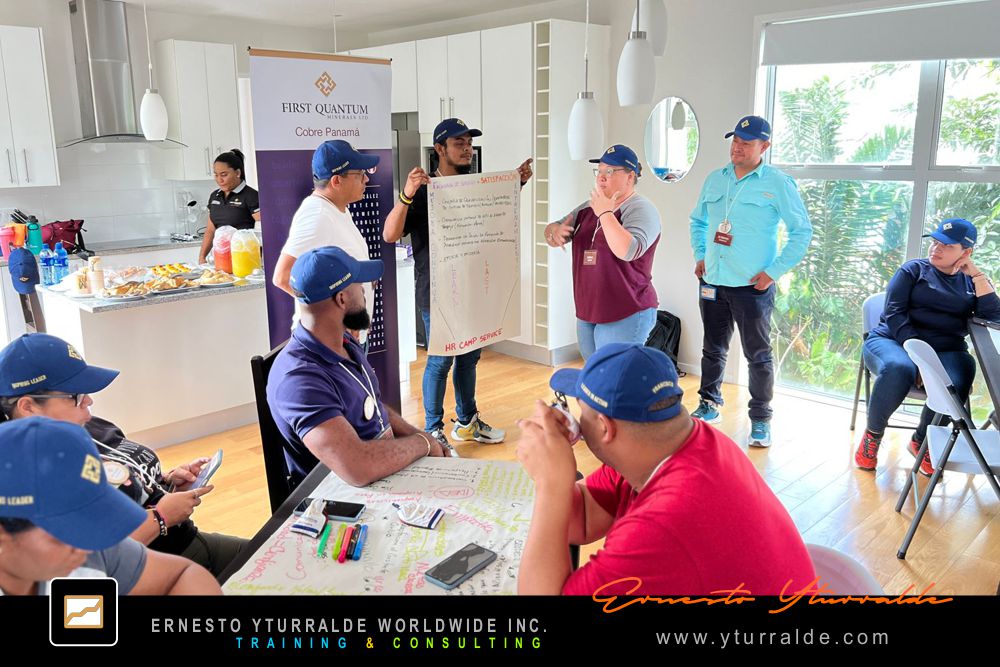 Trabajo en Equipo LATAM con talleres de integración empresarial y dinámicas de cuerdas bajas