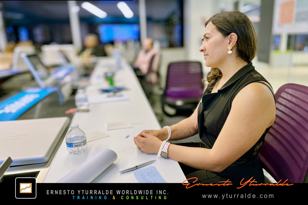 Trabajo en Equipo LATAM con ejercicios de confianza, colaboración y trabajo conjunto